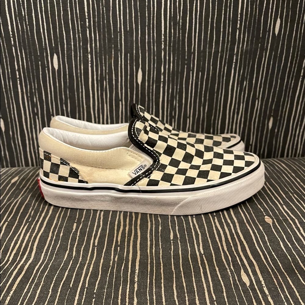 Kid’s Checkerboard slip-on’s